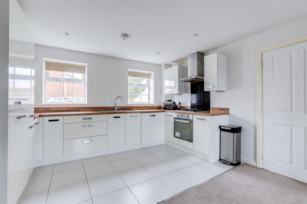 Kestrel Grove, Hucknall, Nottinghamshire, NG15 6UU