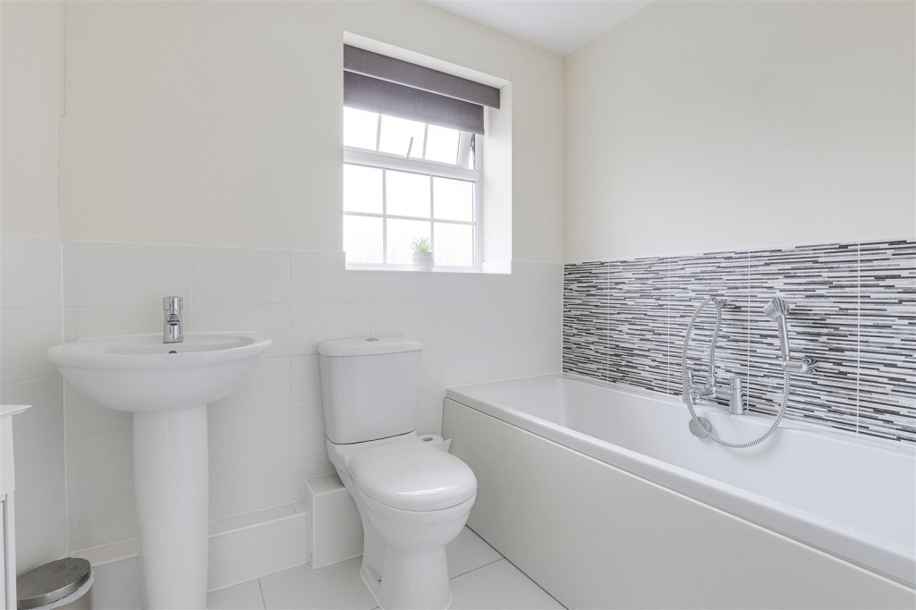 Kestrel Grove, Hucknall, Nottinghamshire, NG15 6UU