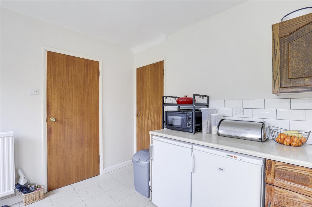 Carisbrooke Avenue, Gedling, Nottinghamshire, NG4 2RD