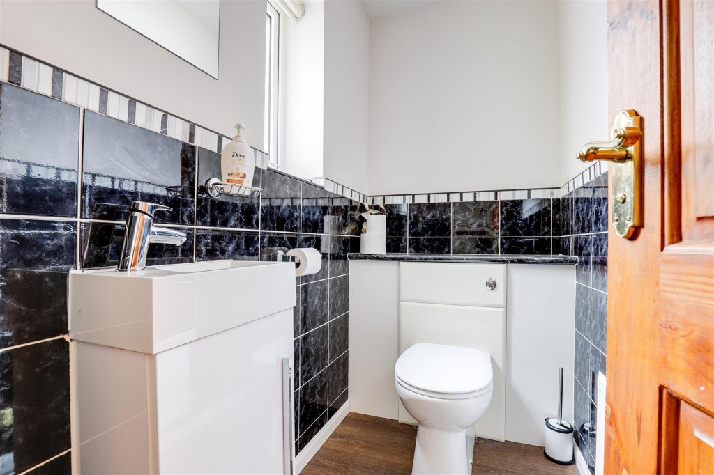 Harpole Walk, Arnold, Nottinghamshire, NG5 8LJ