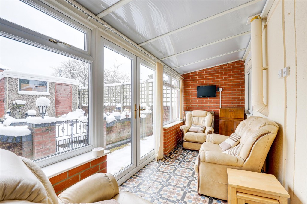 Harpole Walk, Arnold, Nottinghamshire, NG5 8LJ