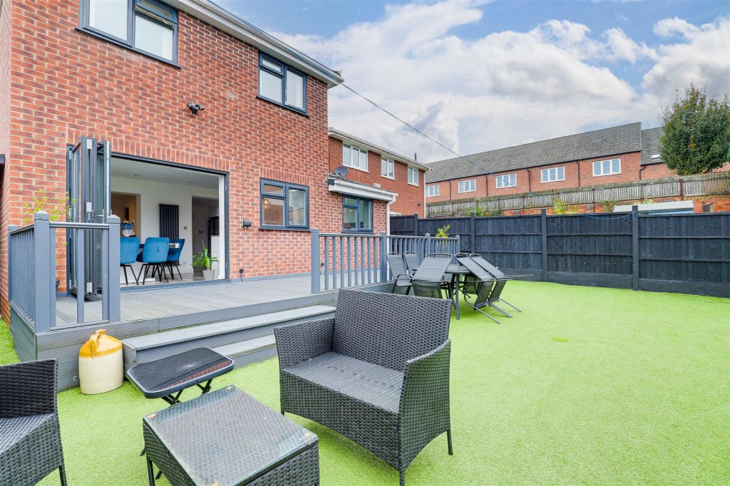 Foxhollies Grove, Sherwood, Nottinghamshire, NG5 2NP