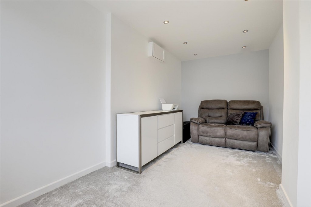 Foxhollies Grove, Sherwood, Nottinghamshire, NG5 2NP