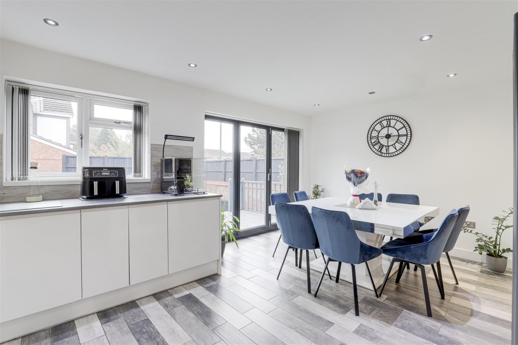 Foxhollies Grove, Sherwood, Nottinghamshire, NG5 2NP