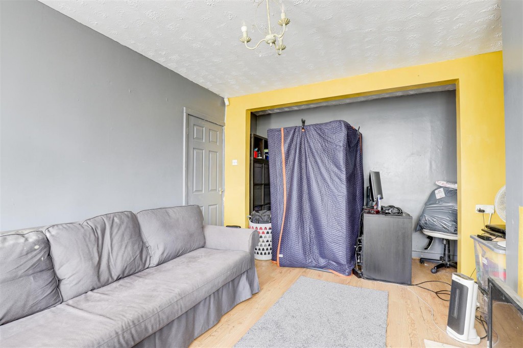 Shortwood Avenue, Hucknall, Nottinghamshire, NG15 6DD