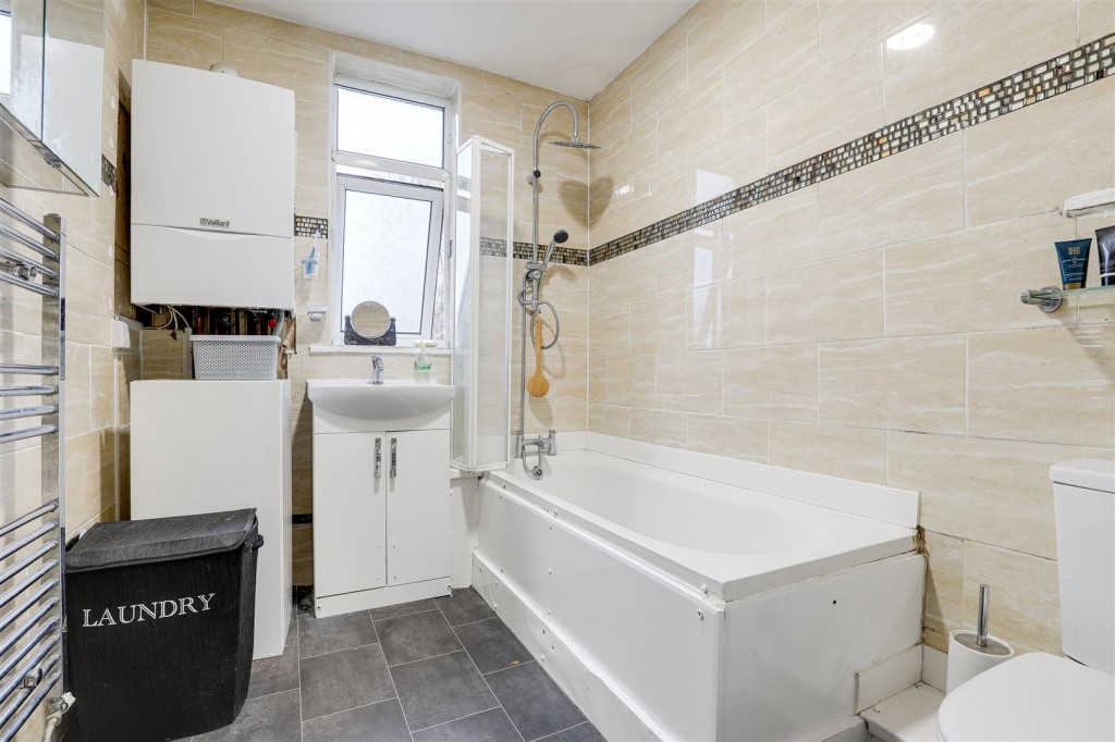 Charlbury Road, Wollaton, Nottinghamshire, NG8 1NH