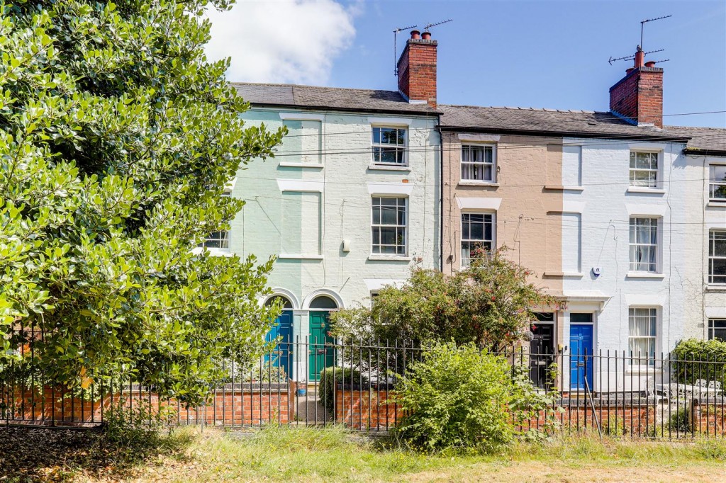 Promenade, Victoria Park, Nottinghamshire, NG3 1HB