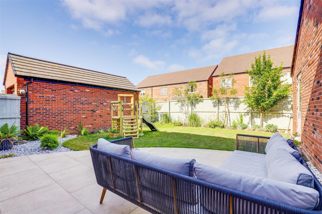 Rose Way, Edwalton, Nottinghamshire, NG12 4JE