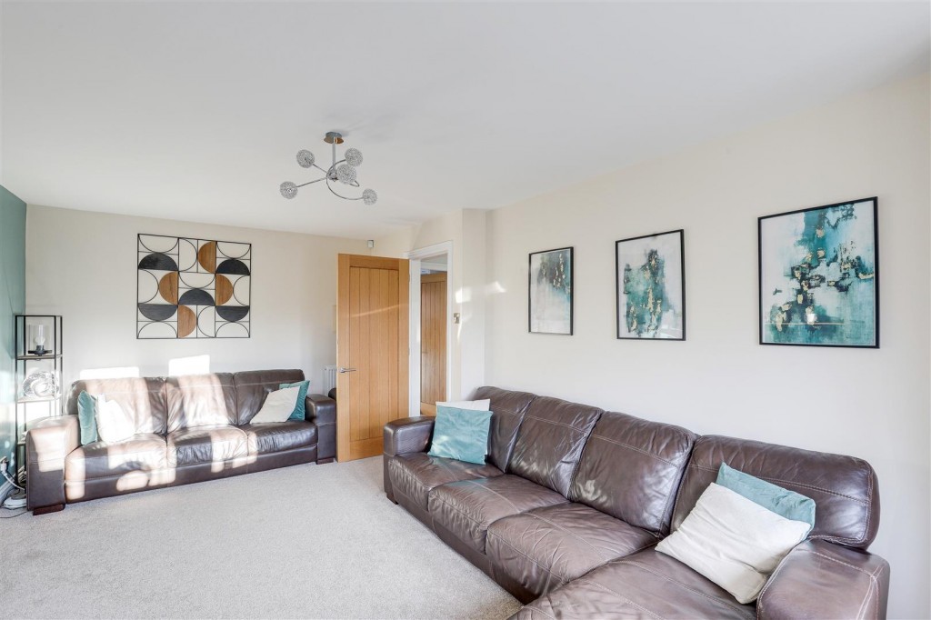 Waterside Close, Gamston, Nottinghamshire, NG2 6QA