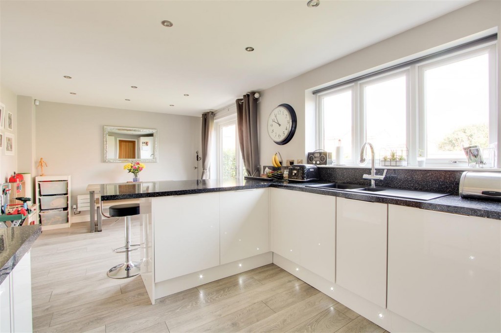 Waterside Close, Gamston, Nottinghamshire, NG2 6QA