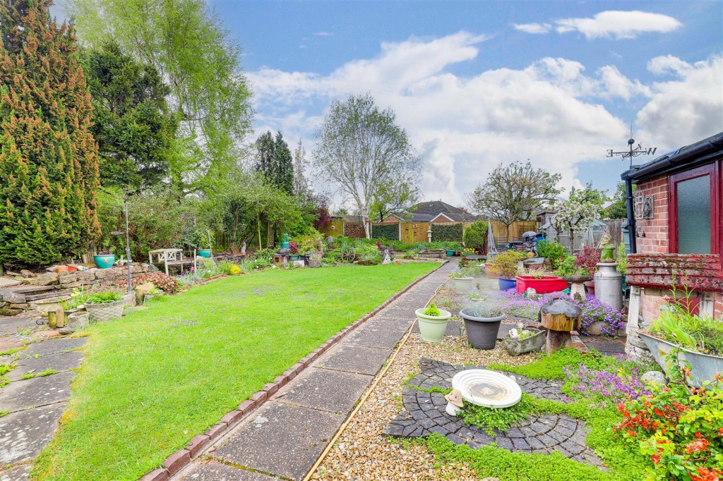 Welham Crescent, Arnold, Nottinghamshire, NG5 7LJ