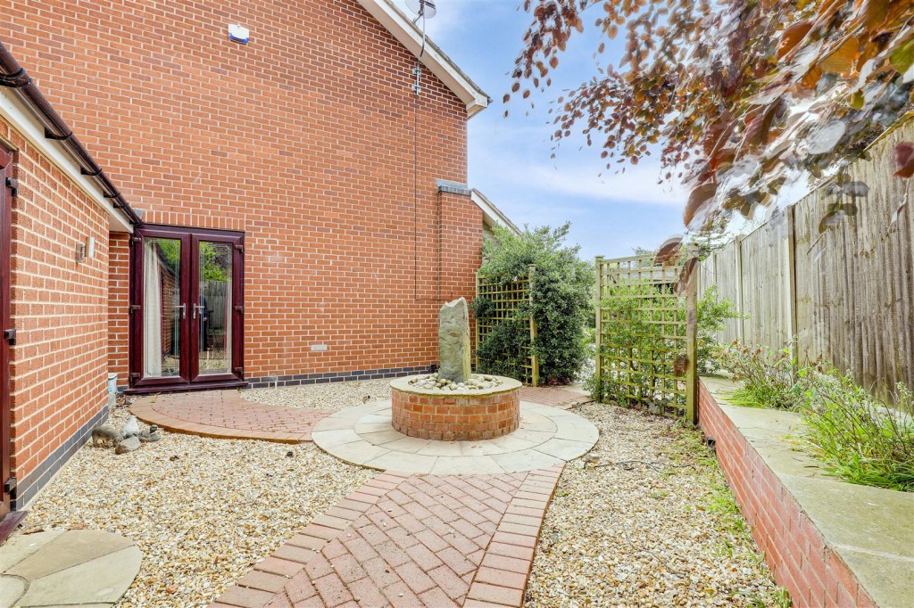 Homefield House, Station Lane, Farnsfield, Nottinghamshire, NG22 8LB