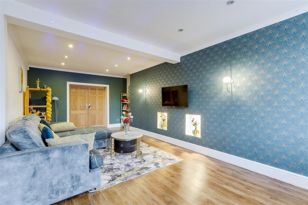 Nottingham Road, Nuthall, Nottinghamshire, NG16 1AE