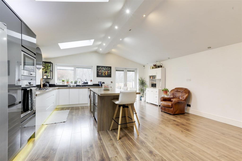 Nottingham Road, Nuthall, Nottinghamshire, NG16 1AE