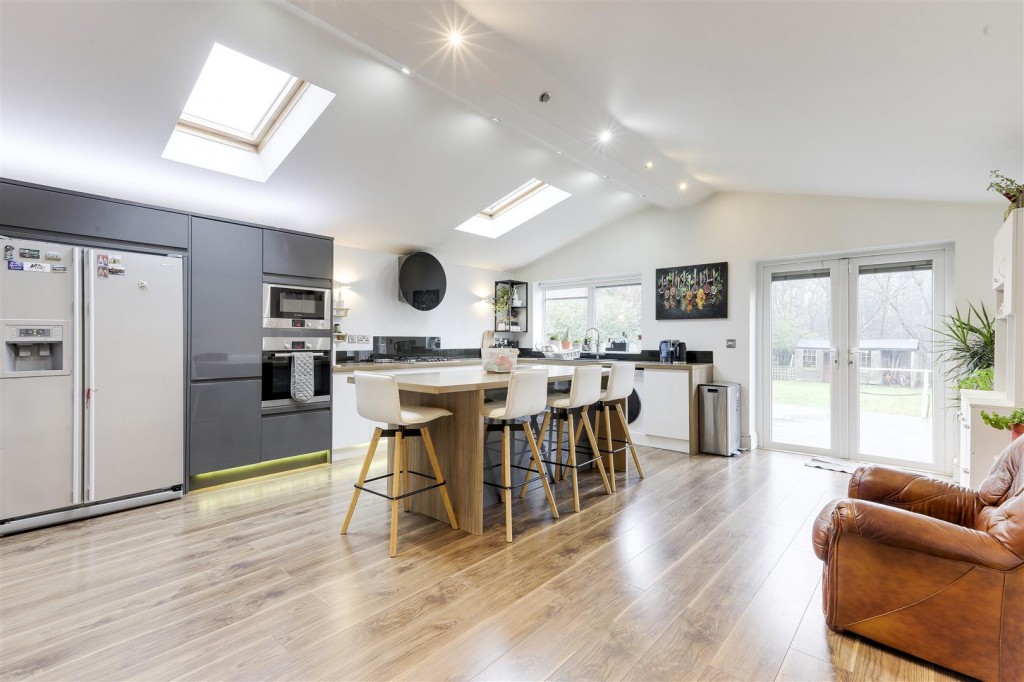 Nottingham Road, Nuthall, Nottinghamshire, NG16 1AE