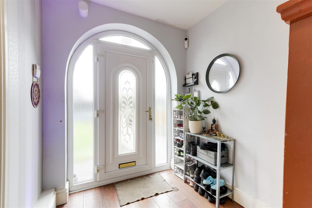 Nottingham Road, Nuthall, Nottinghamshire, NG16 1AE