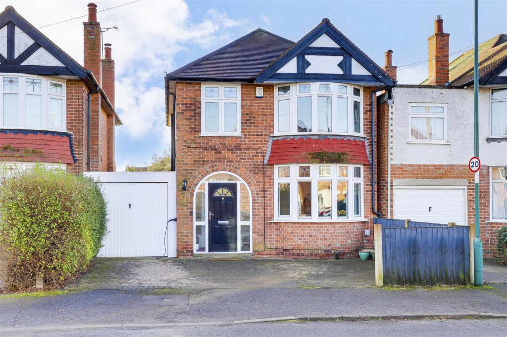 Lamorna Grove, Wilford, Nottinghamshire, NG11 7BS