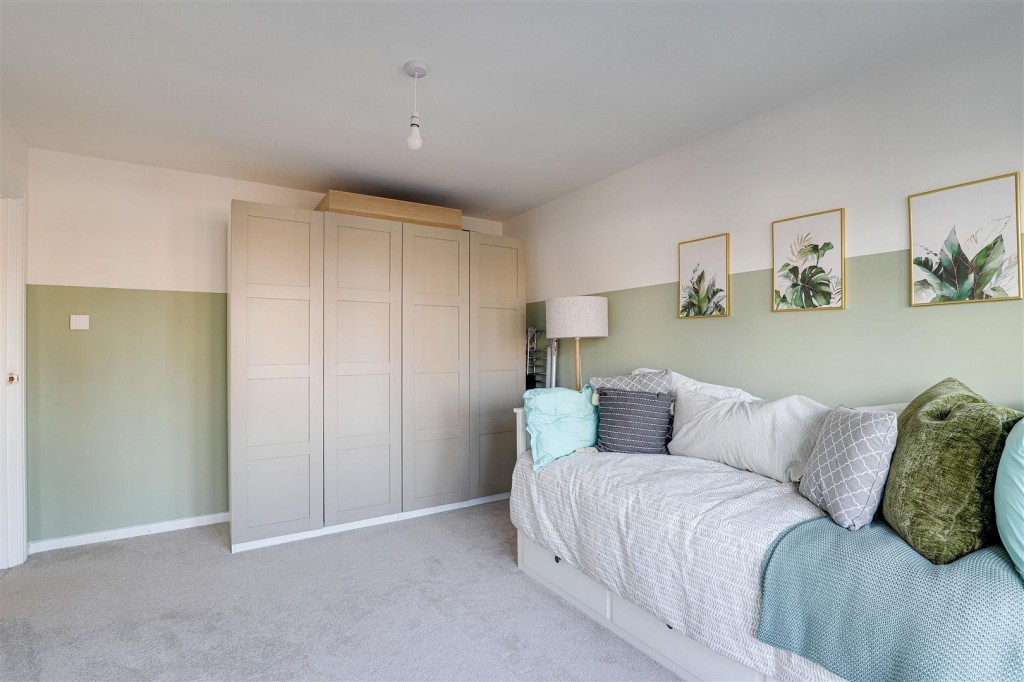 Lamorna Grove, Wilford, Nottinghamshire, NG11 7BS