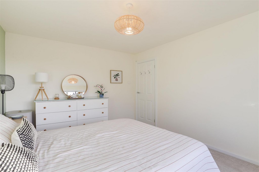 Lamorna Grove, Wilford, Nottinghamshire, NG11 7BS