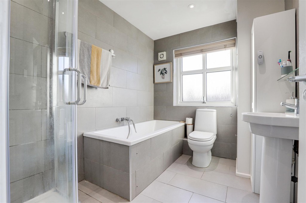 Lamorna Grove, Wilford, Nottinghamshire, NG11 7BS
