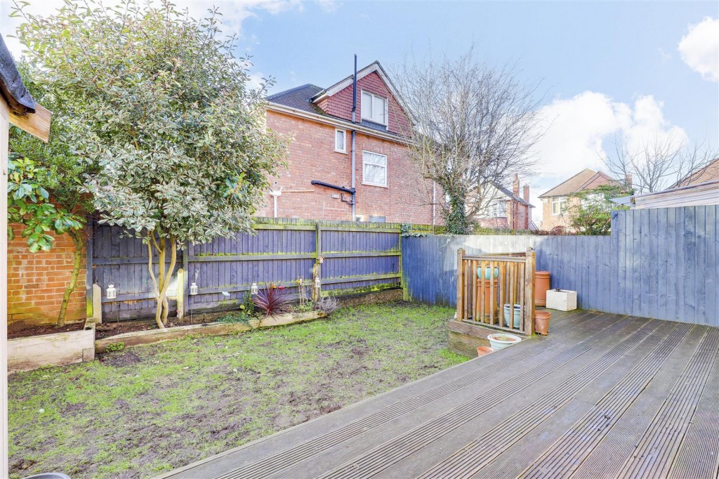Lamorna Grove, Wilford, Nottinghamshire, NG11 7BS
