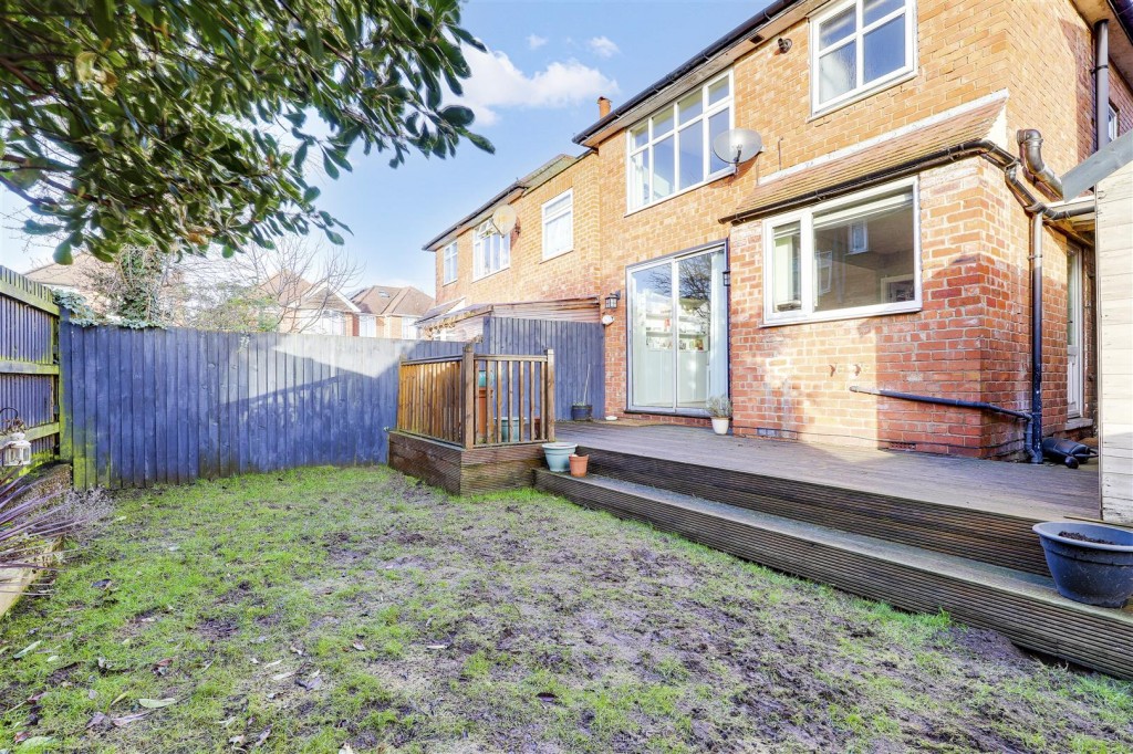 Lamorna Grove, Wilford, Nottinghamshire, NG11 7BS
