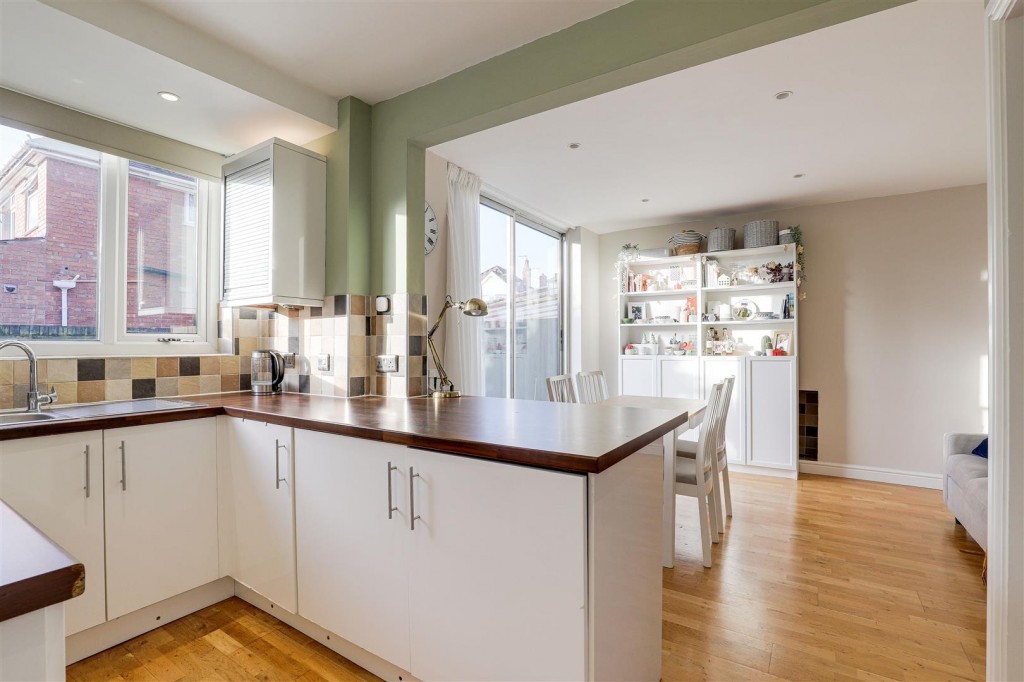 Lamorna Grove, Wilford, Nottinghamshire, NG11 7BS