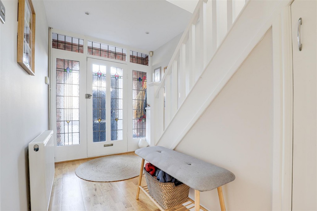 Lamorna Grove, Wilford, Nottinghamshire, NG11 7BS