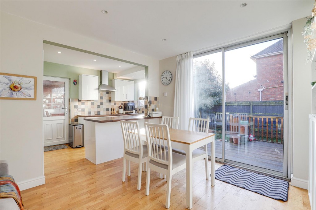 Lamorna Grove, Wilford, Nottinghamshire, NG11 7BS