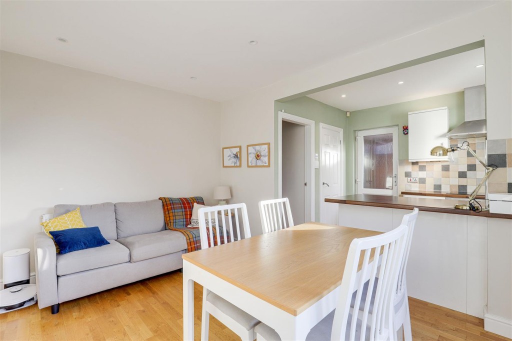 Lamorna Grove, Wilford, Nottinghamshire, NG11 7BS