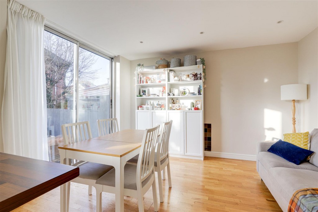 Lamorna Grove, Wilford, Nottinghamshire, NG11 7BS