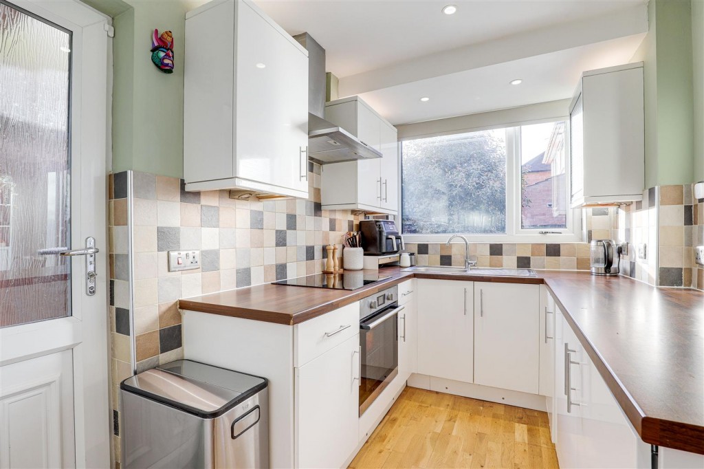 Lamorna Grove, Wilford, Nottinghamshire, NG11 7BS