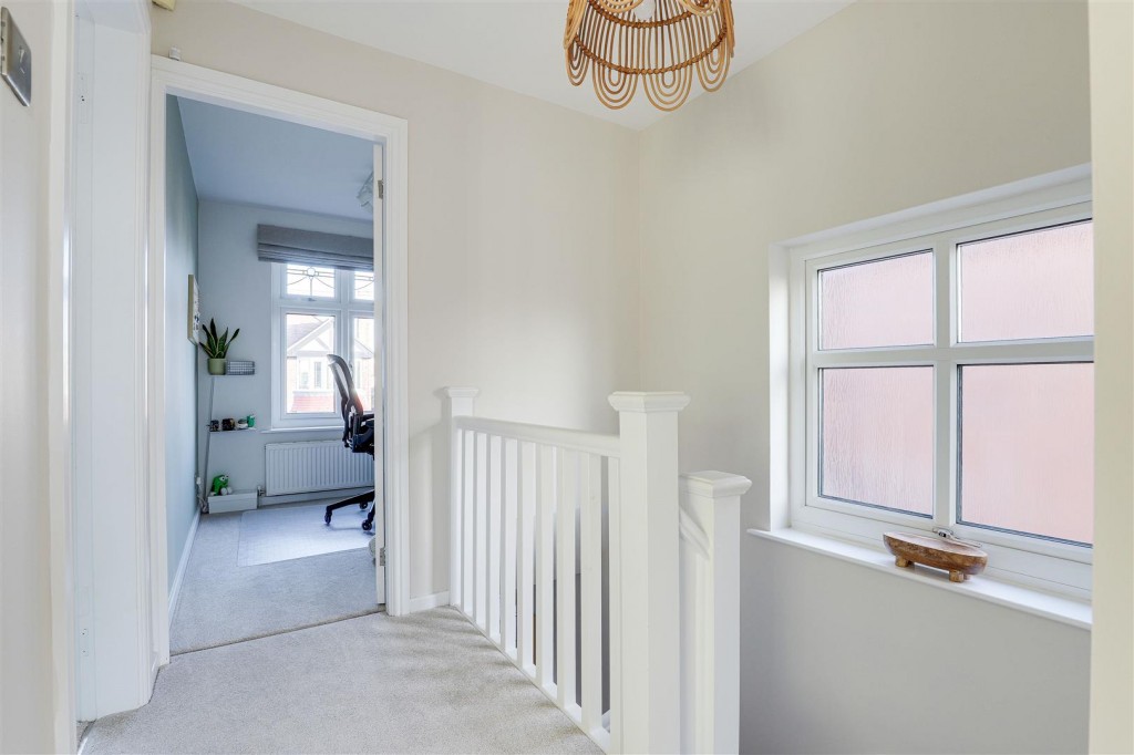 Lamorna Grove, Wilford, Nottinghamshire, NG11 7BS