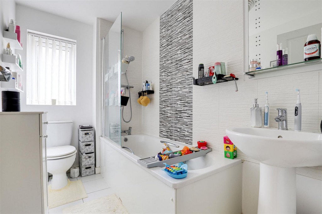 Selborne Gardens, St Ann's Nottinghamshire, NG3 2GR
