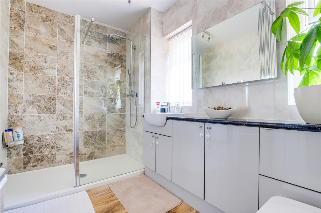 Coleridge Crescent, Daybrook, Nottinghamshire, NG5 6HL