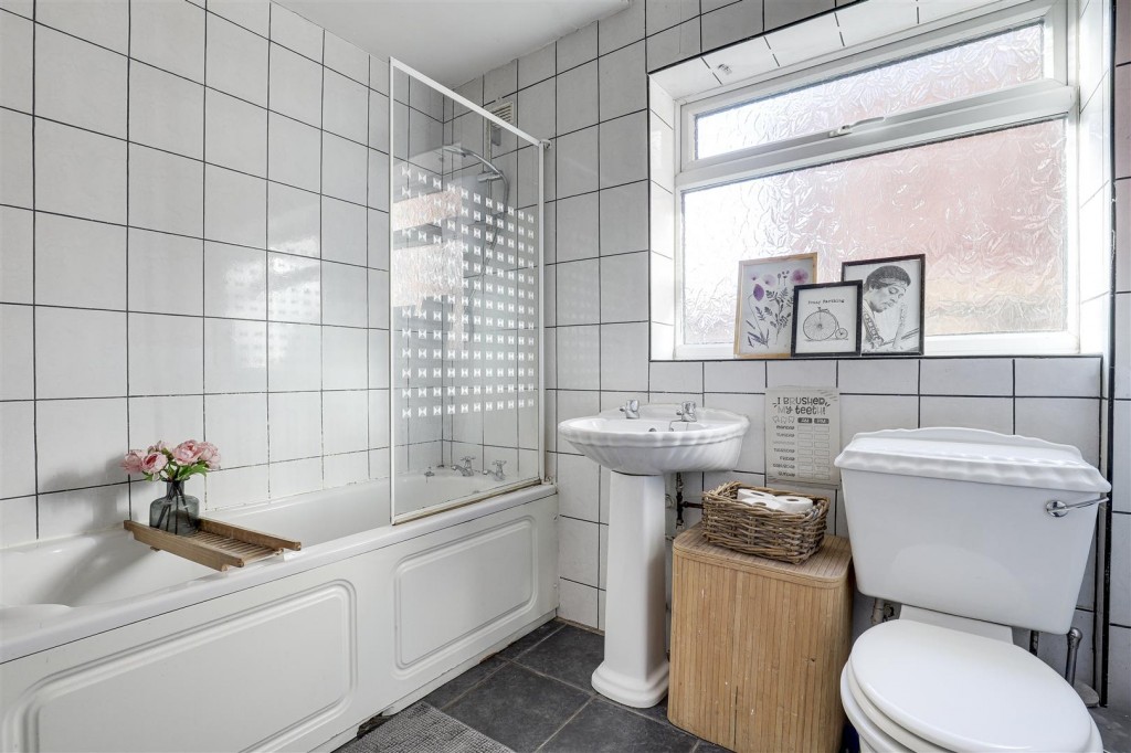 Broomhill Road, Bulwell, Nottinghamshire, NG6 9GW