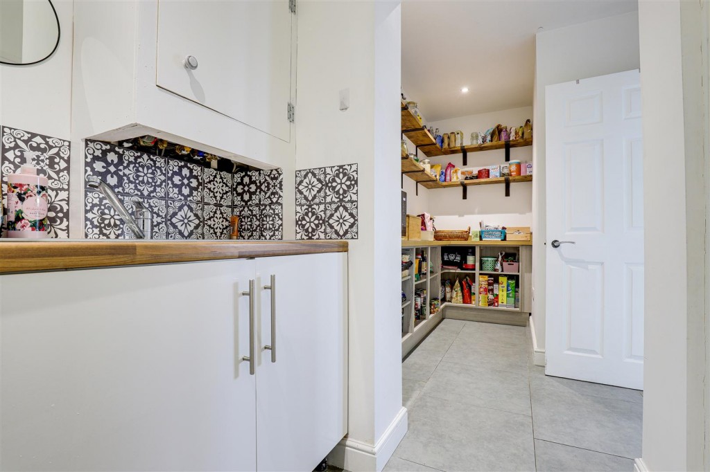 Breckhill Road, Mapperley, Nottinghamshire, NG3 5JP