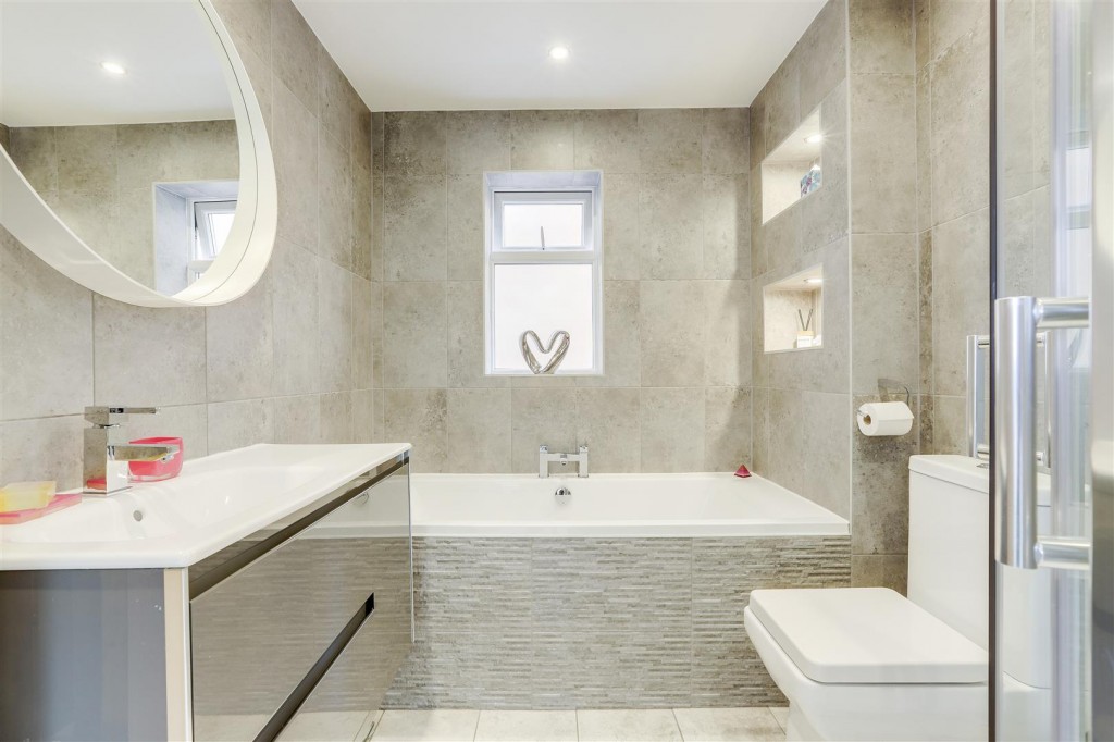 Penmoor Close, Long Eaton, Derbyshire, NG10 3RH