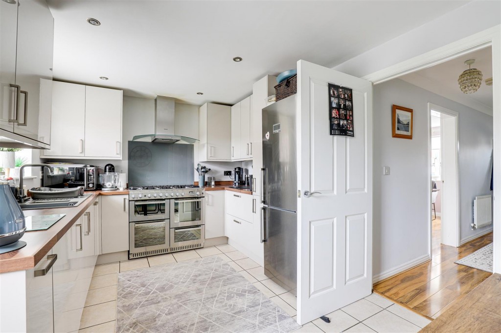 Swindale Close, West Bridgford, Nottinghamshire, NG2 6BR