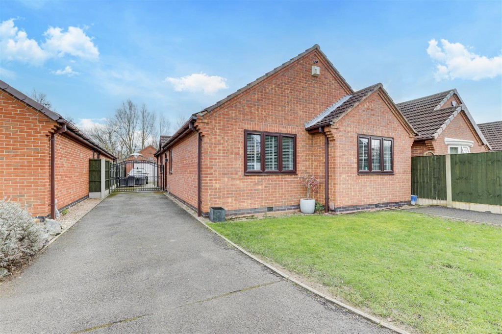 Linden Grove, Gedling, Nottinghamshire, NG4 2QU