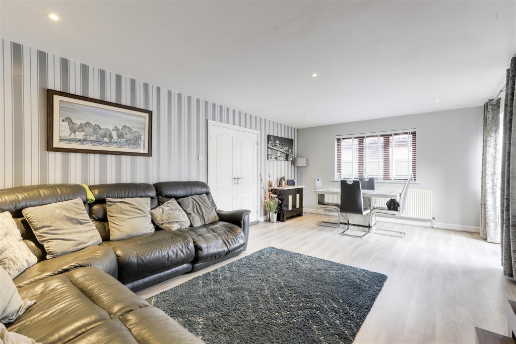 Linden Grove, Gedling, Nottinghamshire, NG4 2QU
