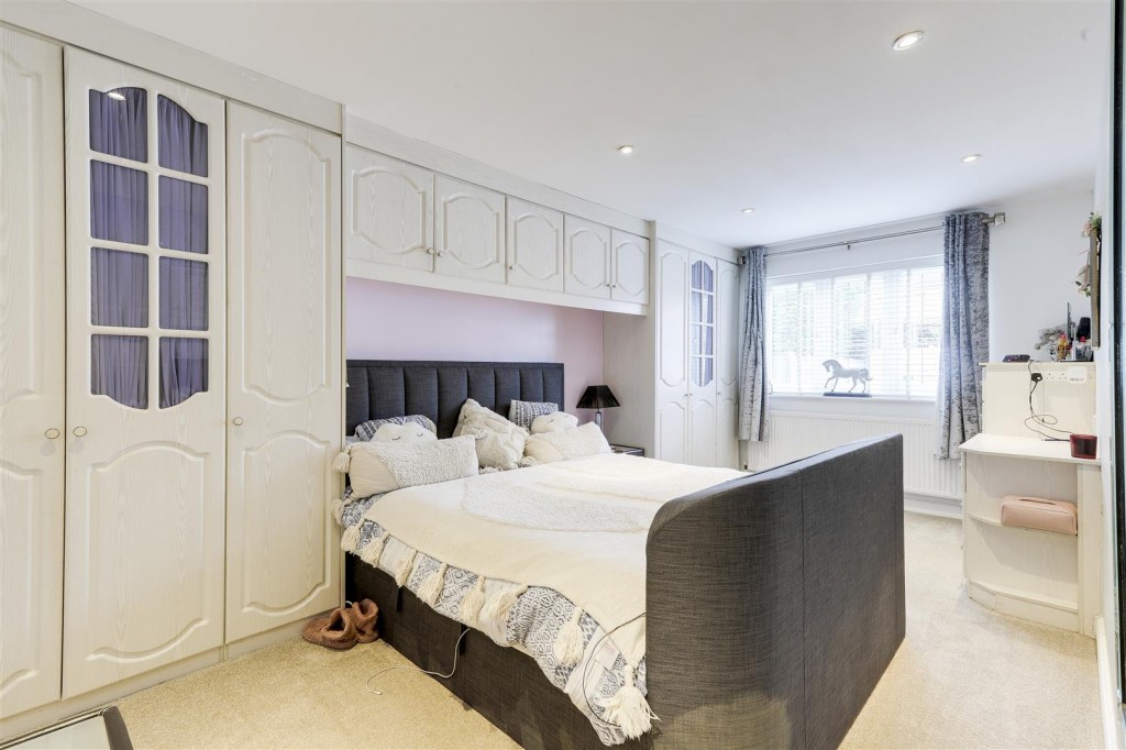 Linden Grove, Gedling, Nottinghamshire, NG4 2QU