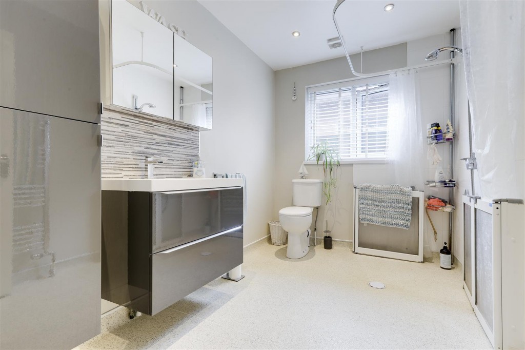 Linden Grove, Gedling, Nottinghamshire, NG4 2QU