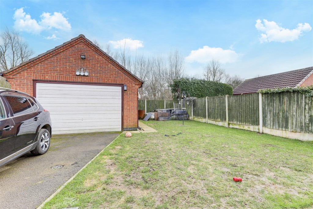 Linden Grove, Gedling, Nottinghamshire, NG4 2QU