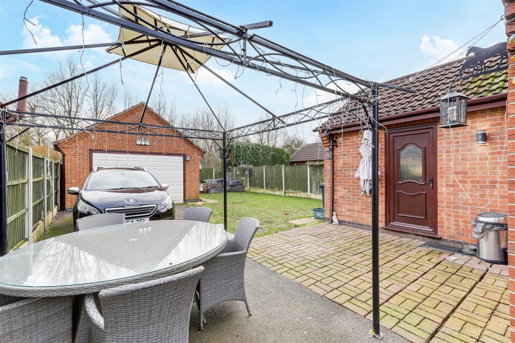 Linden Grove, Gedling, Nottinghamshire, NG4 2QU