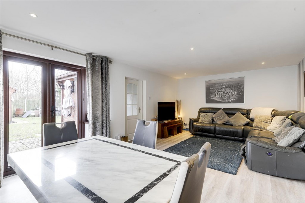 Linden Grove, Gedling, Nottinghamshire, NG4 2QU