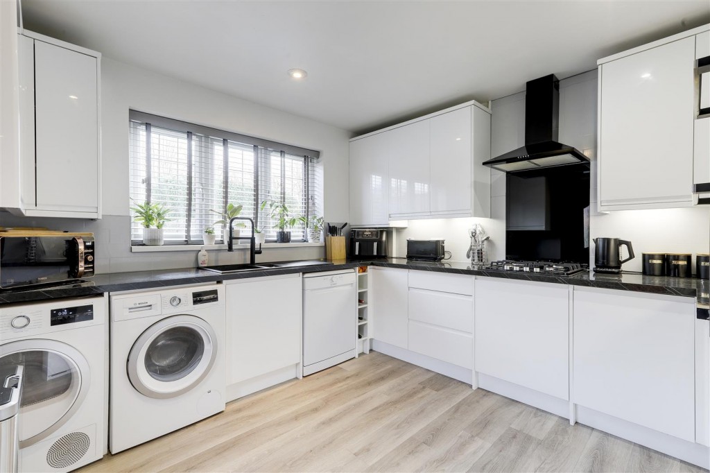 Linden Grove, Gedling, Nottinghamshire, NG4 2QU
