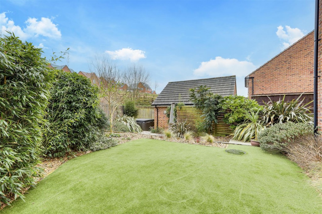 Roxburgh Close, Arnold, Nottinghamshire, NG5 8RN