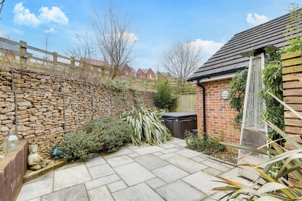 Roxburgh Close, Arnold, Nottinghamshire, NG5 8RN