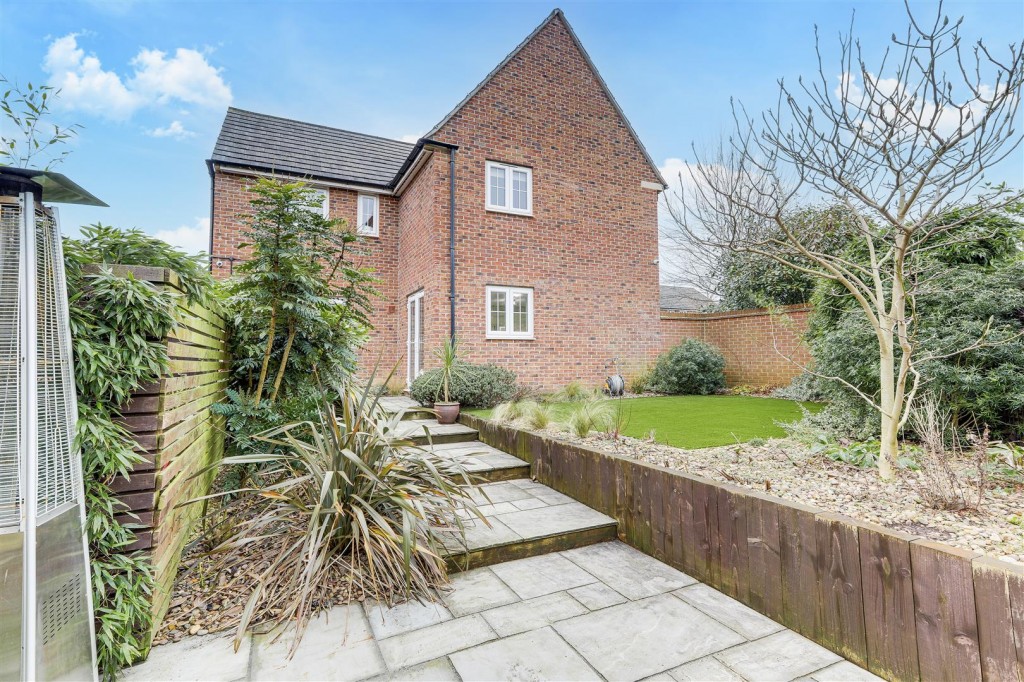 Roxburgh Close, Arnold, Nottinghamshire, NG5 8RN
